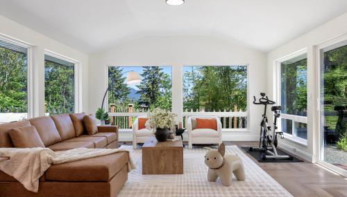 Modern Mountain View Getaway w Huge Outdoor Space - Foto 2