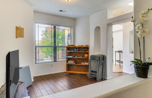 Easy ABQ Access Large Family Home with Patio and Yard - Foto 12