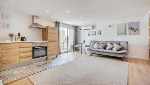 Amazing Apartment In Sant Pere De Ribes - Photo 4