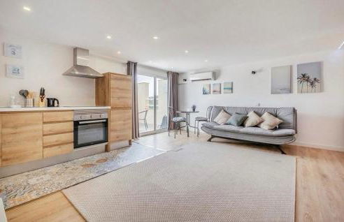 Amazing Apartment In Sant Pere De Ribes - Photo 4