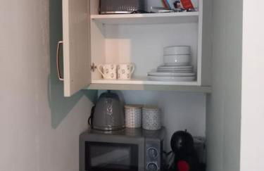 The Nook- Cotswold guest room - Photo 13