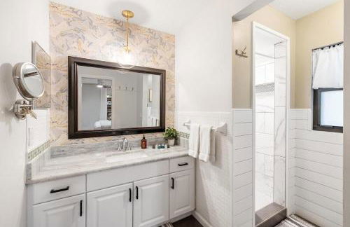 Stylish coastal retreat with Heated Saltwater pool - Foto 34