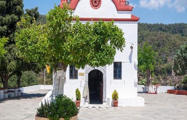 El Valle de las Mariposas y la isla de Halki desde el norte de Rodas - Excursión de día completo - Foto 1