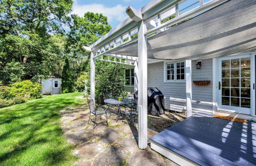 1 Story Family Home Half Mile to Beach with Patio , Grill, Office with Twin Beds, Peaceful Wooded Setting, Spacious Driveway, Garden Views, Walk to Shore, Perfect Cape Cod Getaway for Families - Foto 25