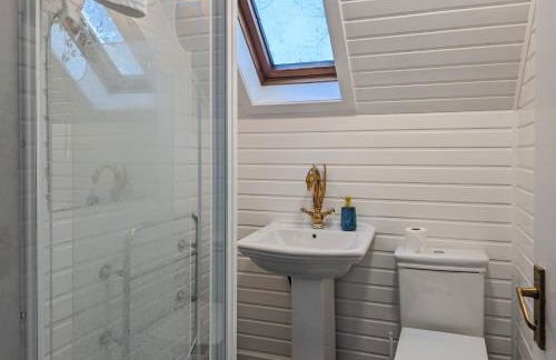 Ceridwen 6 - Hot Tub-Luxury-Pets-Perthshire-Romantic-Dundee - Photo 11