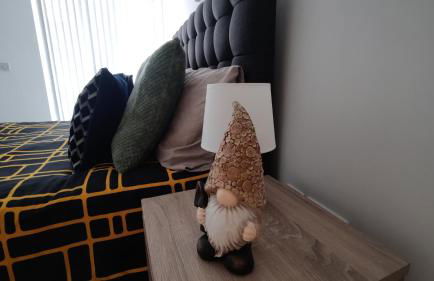 Bee City Cosy Stay - Near Train Stations and Shopping Centre with Paid Private Parking, 500Mbps Internet and Netflix - Foto 26