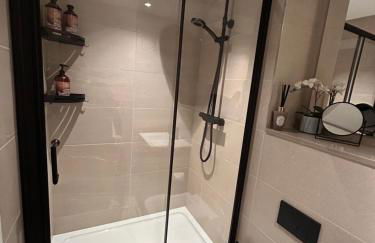 Rock Mill - Luxury 1 Bedroom Apartment 20 with Private Balcony - Photo 7