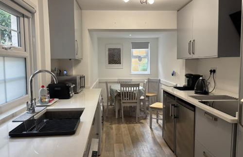 Sleeps 7 Beaches, restaurants, buses, nearby! - Photo 8