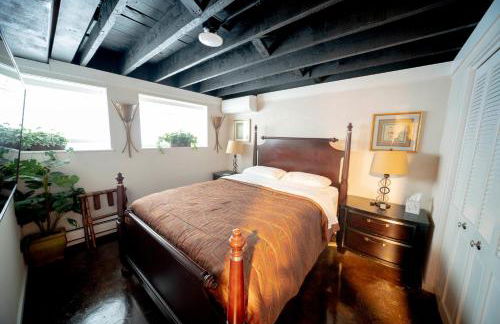 Bootlegger House Sleeps 10-20 Free TV & Parking - Foto 26