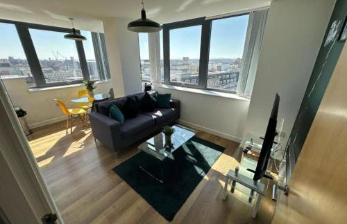 Two Bedroom City View Apartment Liverpool by StaySavvy Accommodation - Photo 48