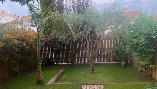 Mediterranean house, beach and charm garden - Foto 3, Garden