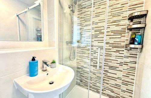 Walnut Flats-F5, Stylish 1-Bedroom - Parking, Netflix, WIFI - Close to Oxford, Bicester & Blenheim Palace - Photo 18