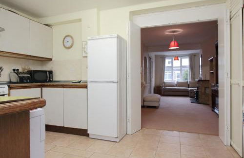 Large Cosy House Ideal for Corporate Lets - Photo 13