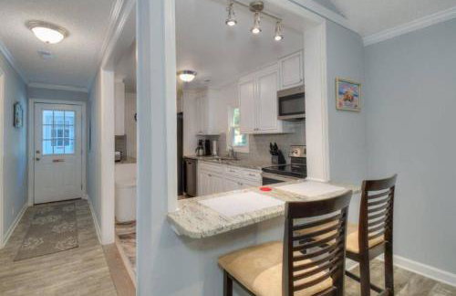 Beach Lovin/sleeps 10/2 blocks to beach/pets ok - Foto 14