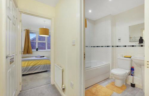 Comfortable stylish Townhouse in Ashford sleeps 5 Netflix 2 Parking spaces Perfect for Contractors and Families - Foto 20