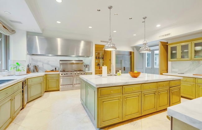 Carolwood - Modern Tuscan Villa With Rolling Lawns and Loggia in Holmby Hills - Photo 22