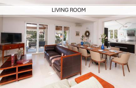 VILLA PHILIPPA - luxurious five-room villa - idyllic location - first row to the sea - spectacular view of the sea bay - unforgettable sunsets - 15 minutes from Supetar ferry port - free parking - private heated pool - Foto 15