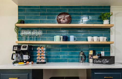 Secluded Mtn Top Family Haven w/Views Spa & Arcade - Photo 20