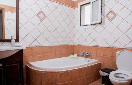 Villa Discover Evia - With Private Jacuzzi - Foto 31