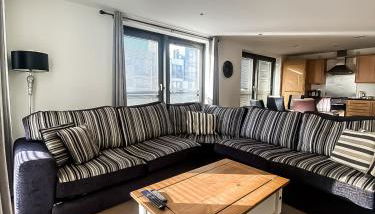 Blue Harbour Apartments - Photo 2