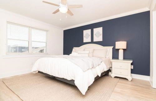 NEW 3BR-3BA Beach Block with Parking - Photo 28