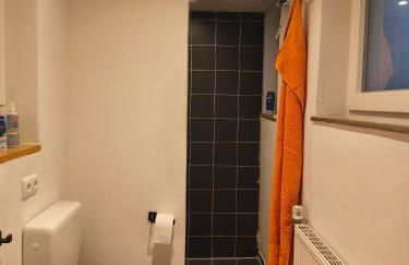 statt HOTEL - Frisch, Frech und Farbenfroh - Helle Souterrainwohnung - Photo 14