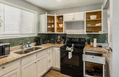 Home in Kansas City 15 mins to KCI with a KING bed and workspace - Foto 17