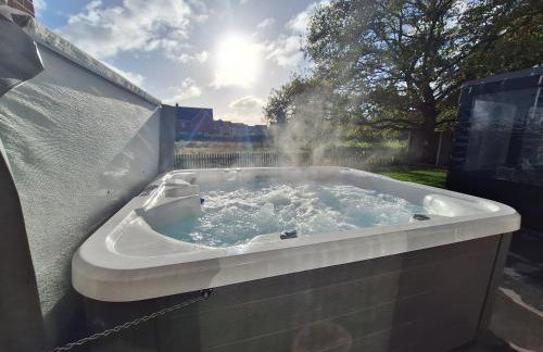 Grand Idyllic Hideaway Home With Hot Tub, Sleeps 8 - Foto 3