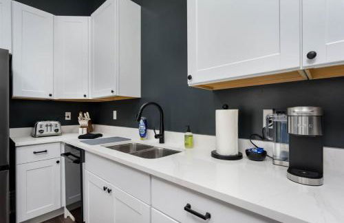 Flats on Front - Riverfront Gem Fast Wi-Fi 1F - Foto 25