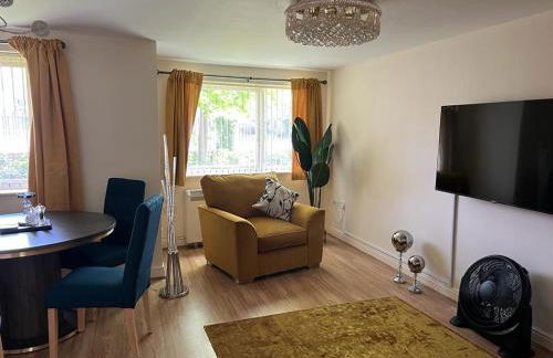 Modern Beautiful Gated Two Bed Apartment - Foto 1