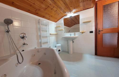 La Mansardina sul lago Mountain Lake Iseo Hospitality - Photo 10