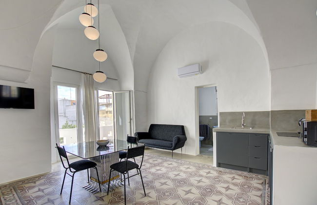 Lovely 70s Style Patio and Terrace - Photo 20