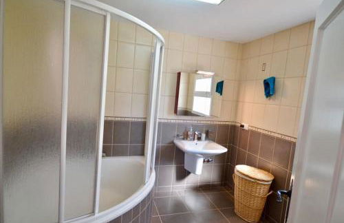 High Quality, Spacious, 4 Bedroom private Villa - Photo 27