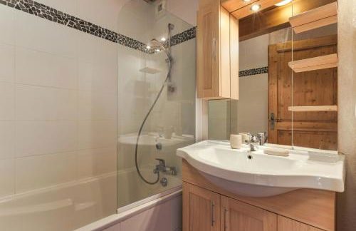 Chateau - Charming Apartment in the city Center with 3 bedrooms - By Cozee Rentals - Foto 17