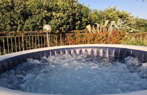 Elegante villa panoramica con giardino e idromassaggio a 10 minuti dal mare - Foto 9