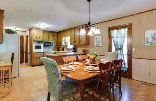 Cozy Georgia Getaway with Deck, Grill and Fire Pit! - Foto 6