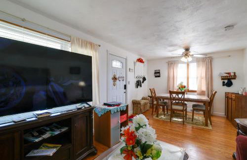 Large Private Yard Home 14 Mi to Niagara Falls! - Foto 7