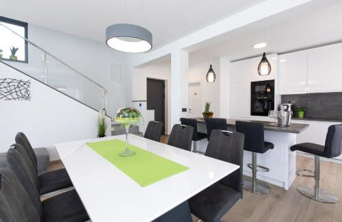 Villa Supernus with Heated Pool - Foto 20