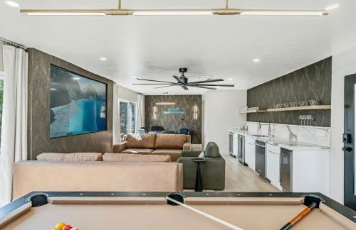 New Luxe Riverfront Home, Launch & Dock, Gamerooms - Foto 42