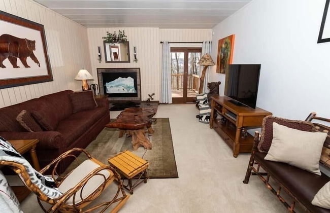 Cozy Seven Springs 1 Bedroom Deluxe Condo with Private Deck by RedAwning - Save 10% on 3 Nights, 15% on 5 Nights! - Foto 1