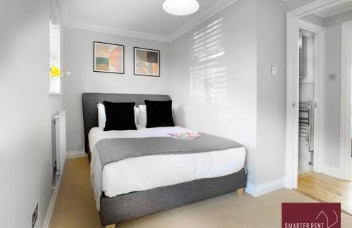 Wokingham 2 Bedroom Flat - Private Entrance - Foto 8