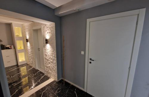 Apartment Casa Lumina - 5 minutes to the airport - Foto 32