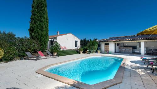 Villa l'ESTEL charme provençal, 15 pers, piscine privée & aire de jeux, au coeur du triange Arles-Avignon-Nîmes - Foto 3