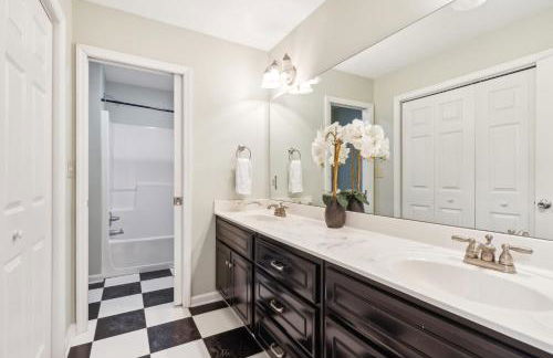 Exquisite 5-BR Estate on 7 Acres with Private Pond - Foto 28