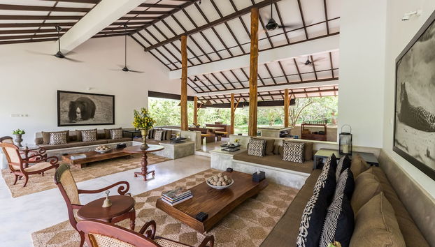 Coin salon dans le hall