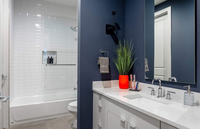 Upstay - Pristine Pool Palace - 7min to Rainey St - Photo 22