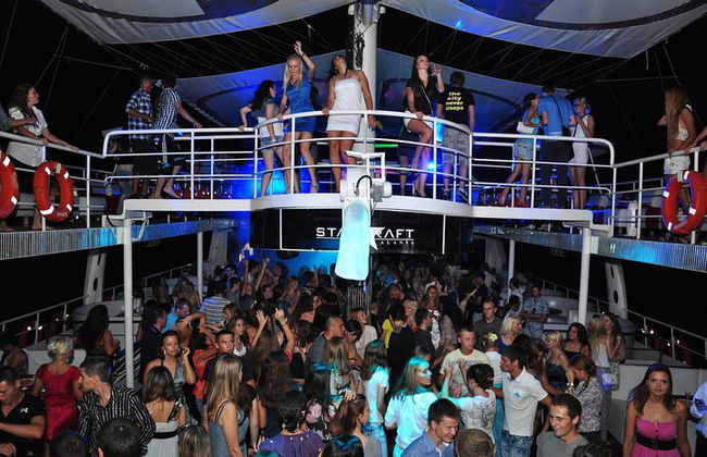 Da Alanya e Side: trasferimento al tour in barca della discoteca notturna - Foto 9