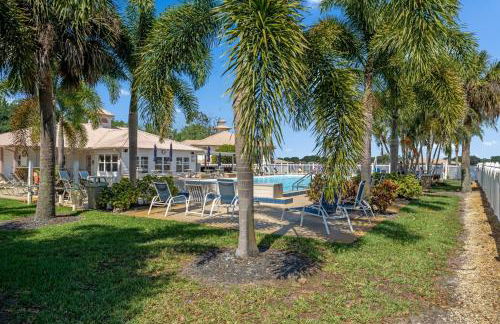 Lake Placid Home Boat Parking and Clubhouse Access by RedAwning - Foto 50