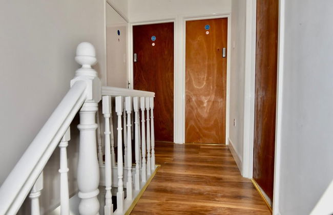 Cheer full 4 Bedroom House Train Station - Foto 44