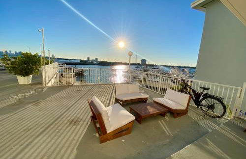 Luxurious remodeled direct Waterfront apartment with Miami skyline view- Free parking- 5min drive to Miami Beach - Foto 38